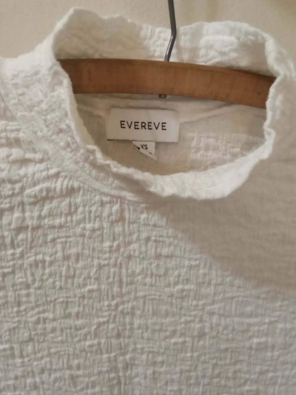Evereve Sz XS white textured material Mock neck long sleeve top - Picture 3 of 5